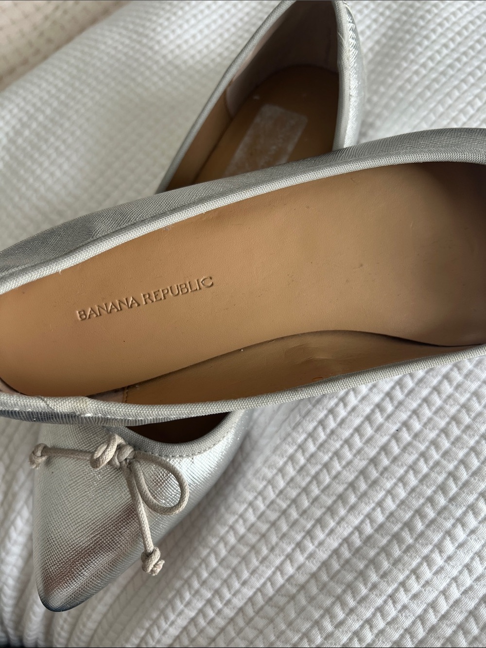 Banana Republic Metallic Silver Pointed-Toe Ballet Flats with Bow, Size 9 M.